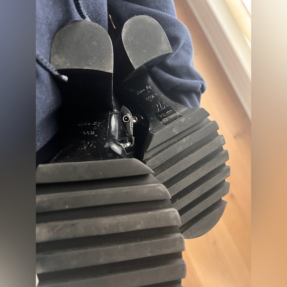 Louis Vuitton Boots - Picture 7 of 9